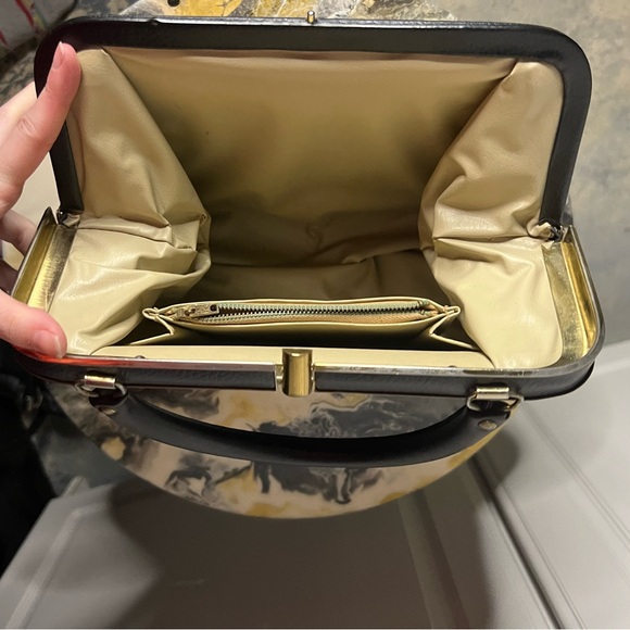 Vintage 1950s Black Leather Kisslock Top Handle Handbag - Picture 9 of 11